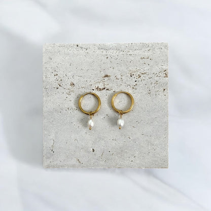 The Timeless Pearl Set Bundle – Earrings, Necklace & Bracelet